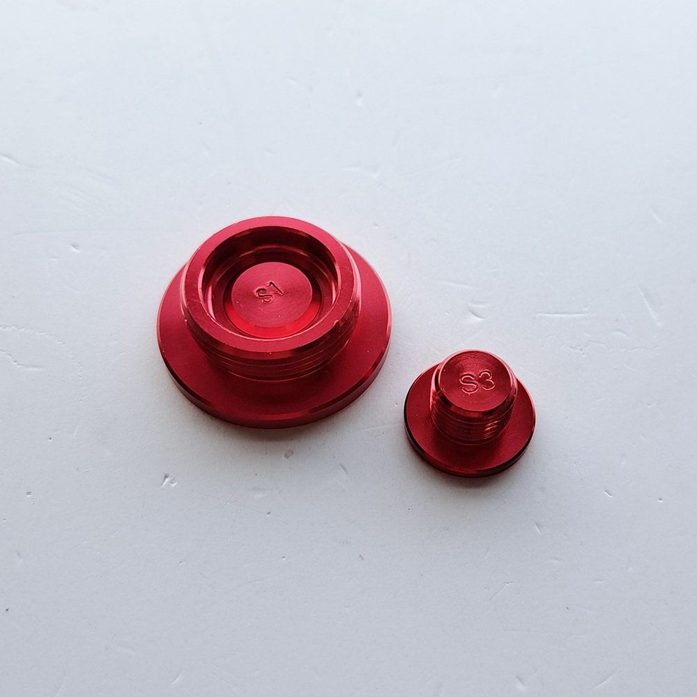 Zeta - Engine Plugs - RMZ250 07-25, RMZ450 05-25, RMX450 10-17 (Red)