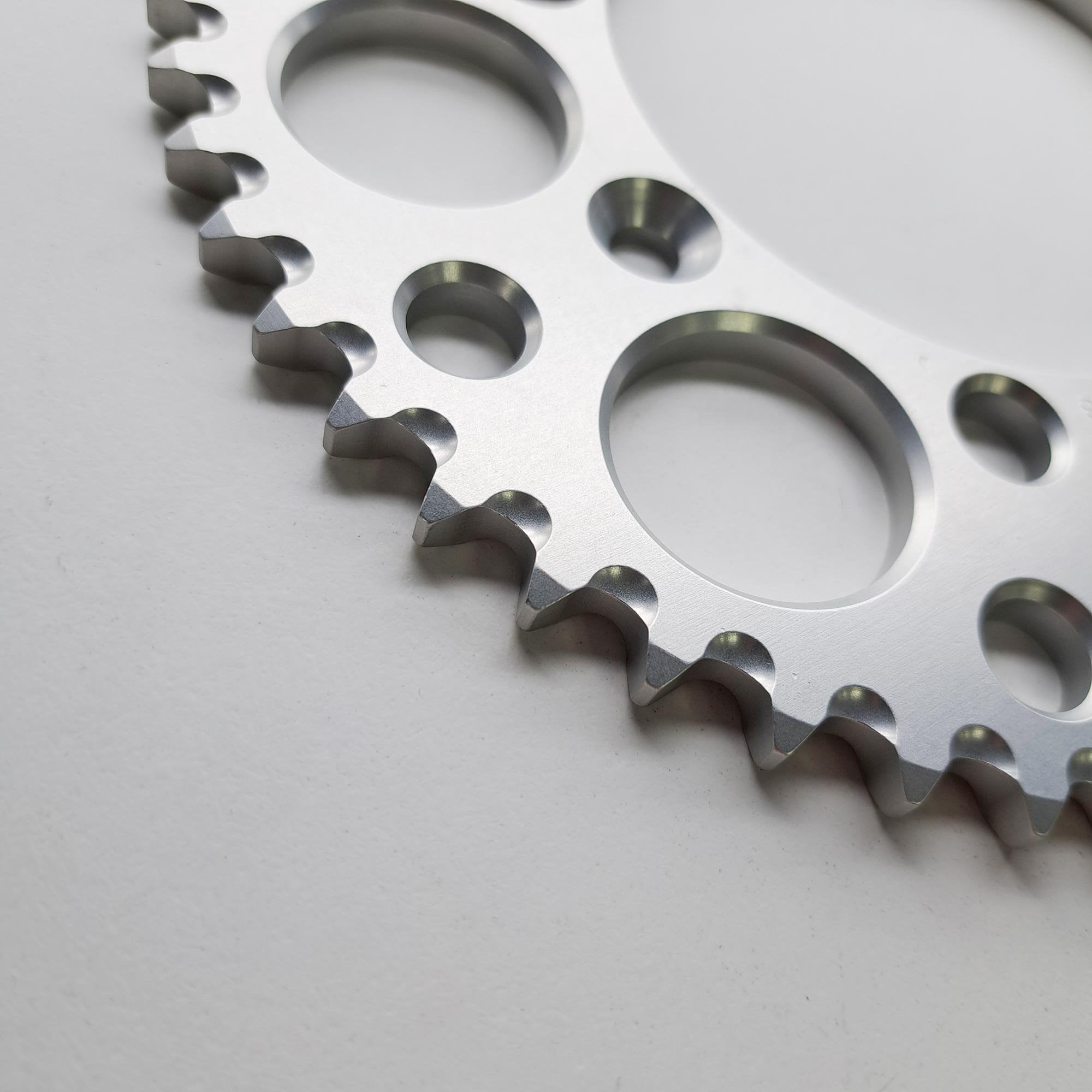 Renthal Rear Sprocket UltraLight 121U-428 - YZ80 93-00, YZ85 01-26, RM80 82-01, RM85 02-26
