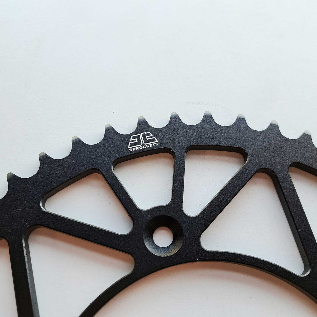 JT - Sprocket - Rear - JTA897/224U/TR130 - 520 - KTM 125-530 90-27, Husqvarna 125-501 14-27, Gas Gas 125-450 21-27, Triumph 250/450 24-27, STARK - Black