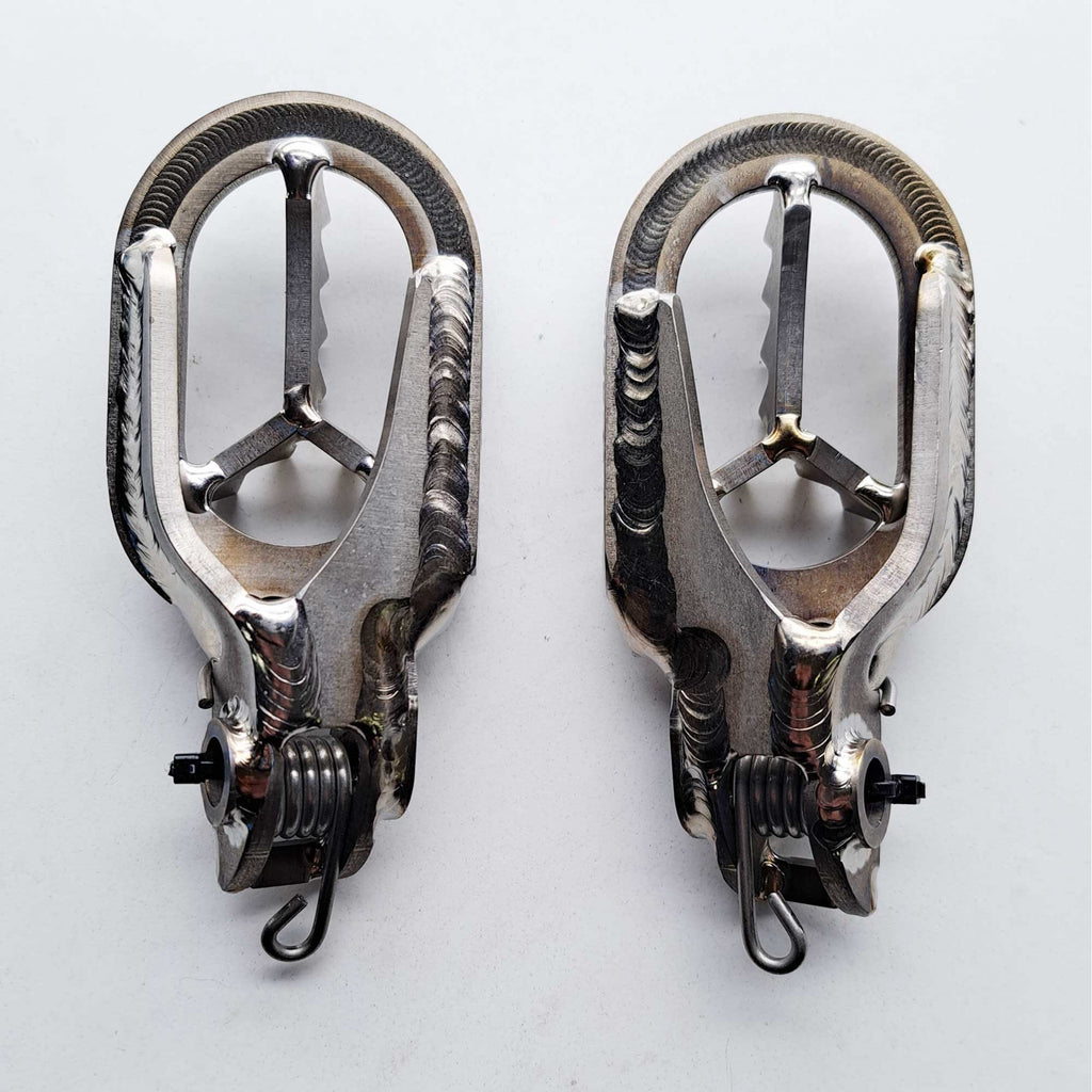 Apico - Foot Pegs - Titanium - BRACED - KTM SX85 18-25, SX125/150 16-22, SX250 17-22, SXF250-450 16-22, EXC/EXCF250-500 17-23, Husqvarna TC85 18-25, TC125 16-22, TC250 17-22, FC250-450 16-22, TE/FE 150-501 17-23, Gas Gas MC85 22-25, 125-450 21-23
