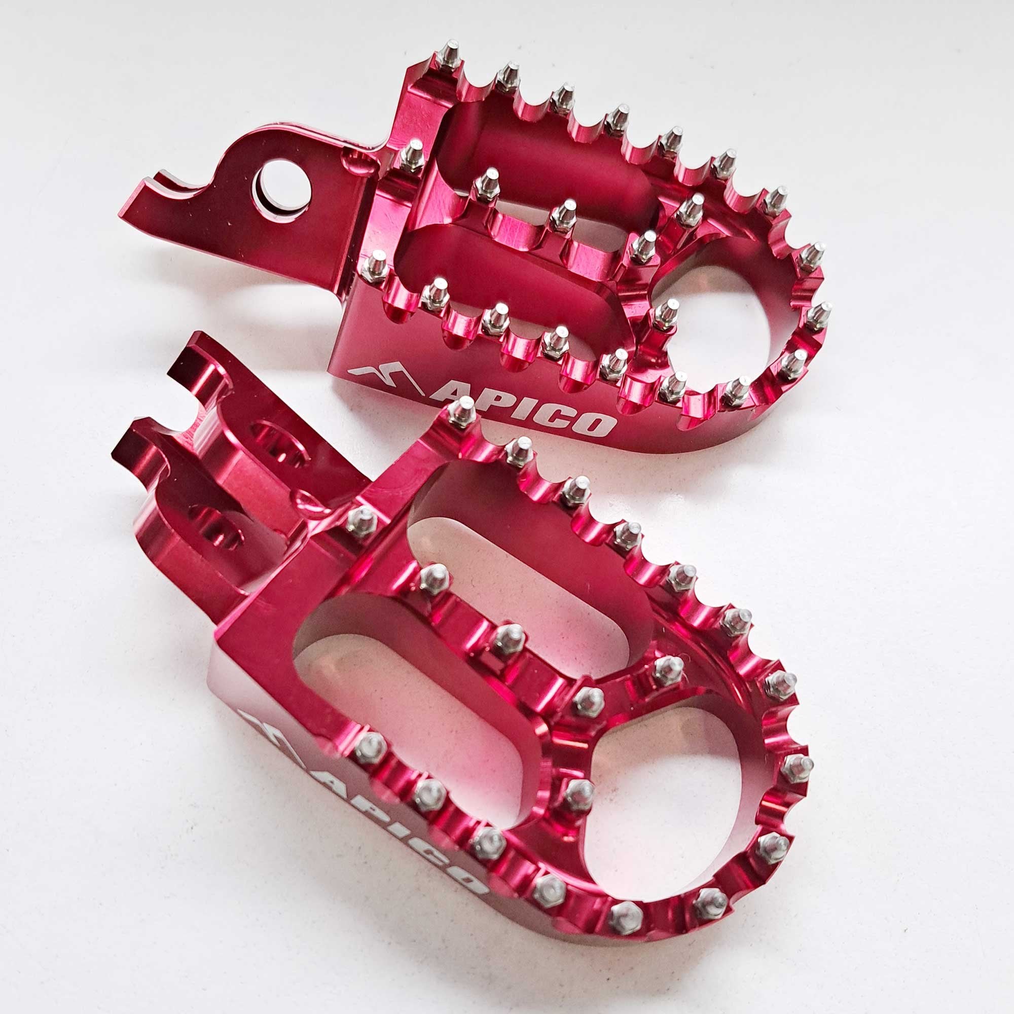 Apico - Foot Pegs - X-Treme - CRF150 07-26, CR125/250 02-07, CRF250 R/X/RX/L 04-26, CRF450 02-26 R/X/RX/L, CRF250L 13-21, CRF300L 21-25, CRF1000L 18-26 - Red