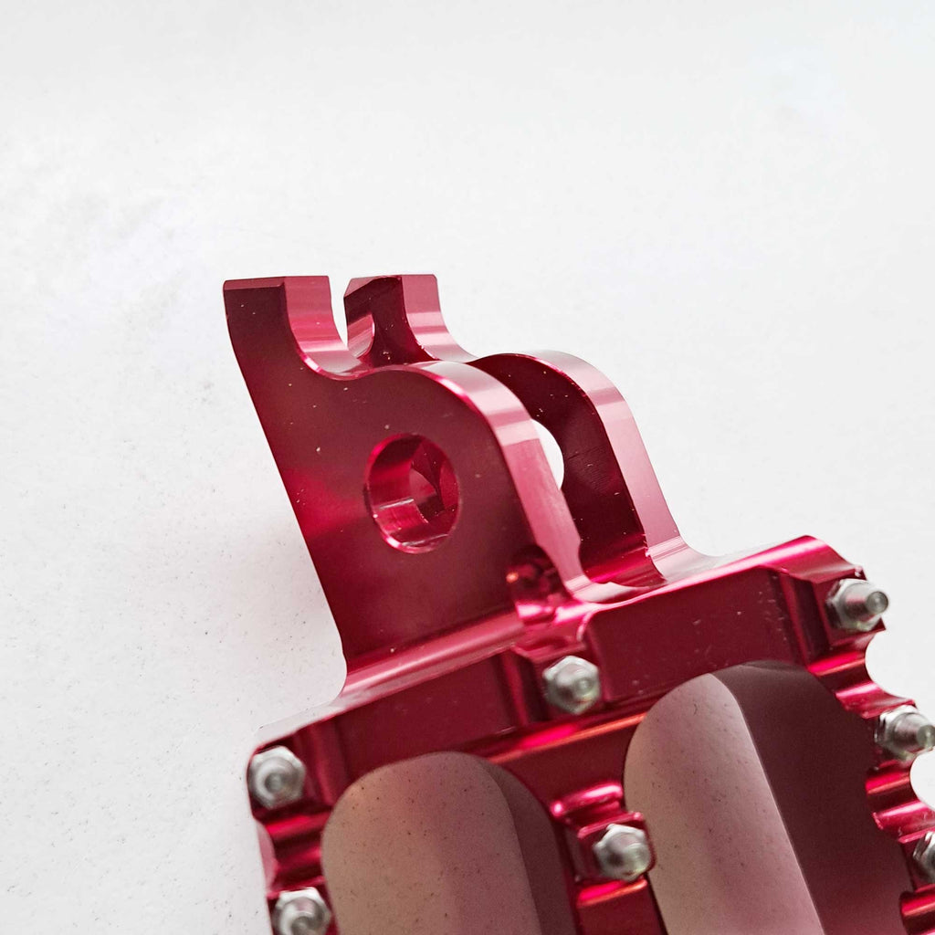 Apico - Foot Pegs - X-Treme - CRF150 07-26, CR125/250 02-07, CRF250 R/X/RX/L 04-26, CRF450 02-26 R/X/RX/L, CRF250L 13-21, CRF300L 21-25, CRF1000L 18-26 - Red