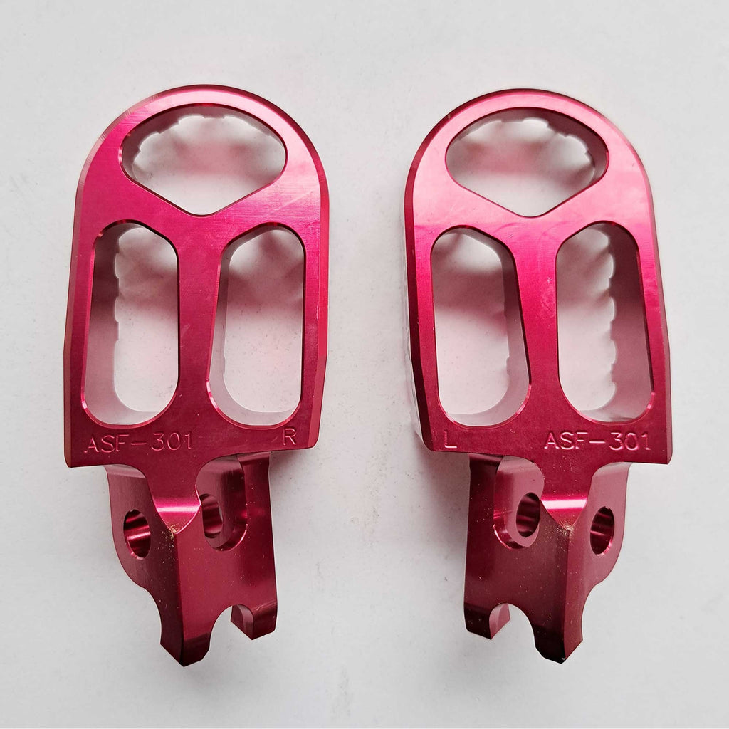 Apico - Foot Pegs - X-Treme - CRF150 07-26, CR125/250 02-07, CRF250 R/X/RX/L 04-26, CRF450 02-26 R/X/RX/L, CRF250L 13-21, CRF300L 21-25, CRF1000L 18-26 - Red