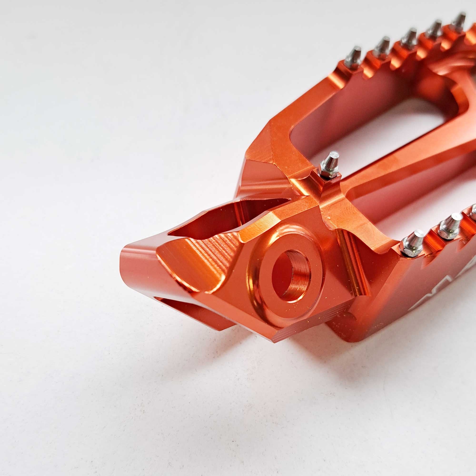 Apico - Foot Pegs - X-Treme - KTM SX/SXF 125-450 23-26, EXC/EXCF 125-450 24-26, Husqvarna TC/FC 125-450 23-26, TE/FE 125-450 24-26, TX300 23-26, FX350/450 23-26, Gas Gas 125-500 24-26, MCF250/450 FACTORY 23-26