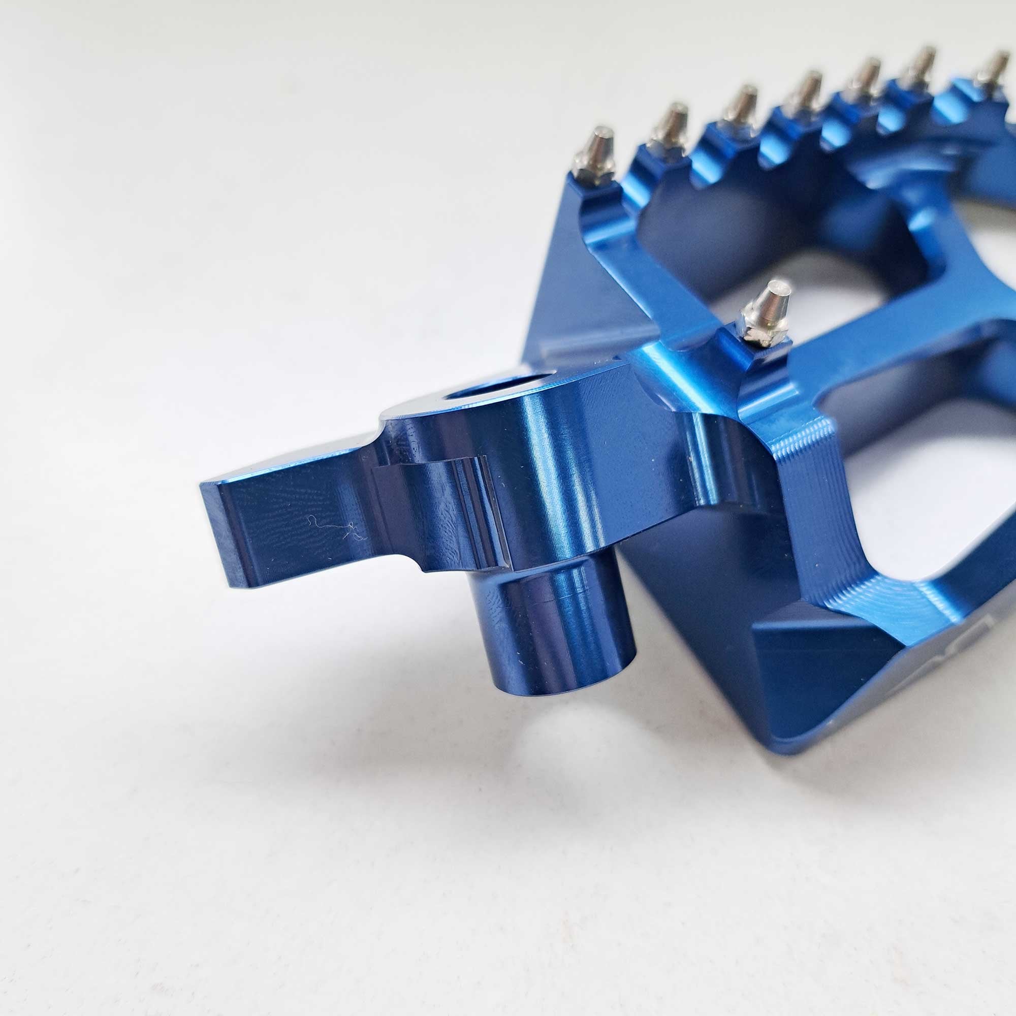 Apico - Foot Pegs - X-Treme - YZF250 24-26. YZF450 23-26, WRF250 25-26, WRF450 24-26, YZF250X 25-26, YZF450X 24-26