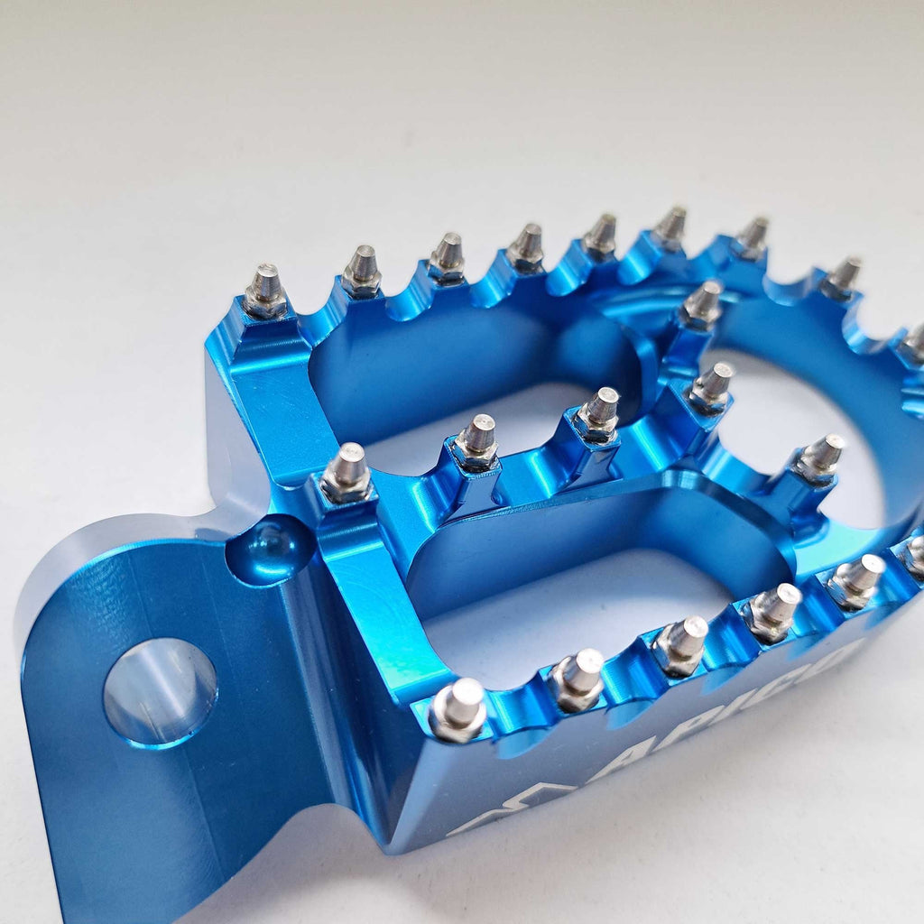 Apico - Foot Pegs - X-Treme - YZ65 18-26, YZ85 98-26, YZ125/250 99-26, YZF250 01-23, YZF450 03-22, WRF250 01-24, WRF450 03-23, YZF/WRF400/426 98-02