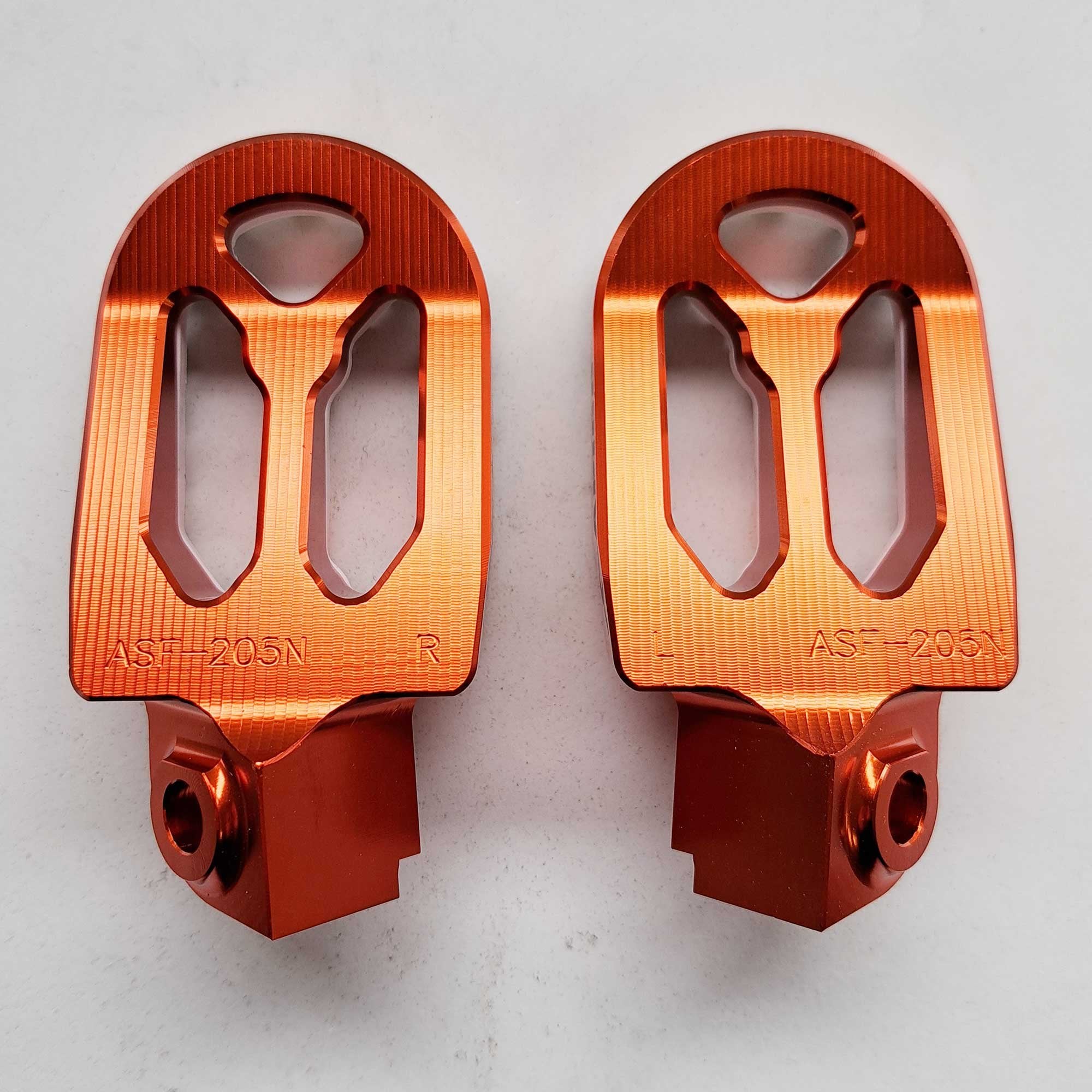 Apico - Foot Pegs - Pro-Bite - KTM SX50 14-23, SX65 11–23, SX85 03-17, SX125/150 98-15, SX250 00-16, SXF250-450 06-15, EXC/EXCF 98-16, Husqvarna TC50/65 17-23, TC85 14-17, TC/FC 125-450 14-15, TC250 14-16, TE/FE 14-16, Gas Gas MC50/65 21-23, Husa/Beta/She