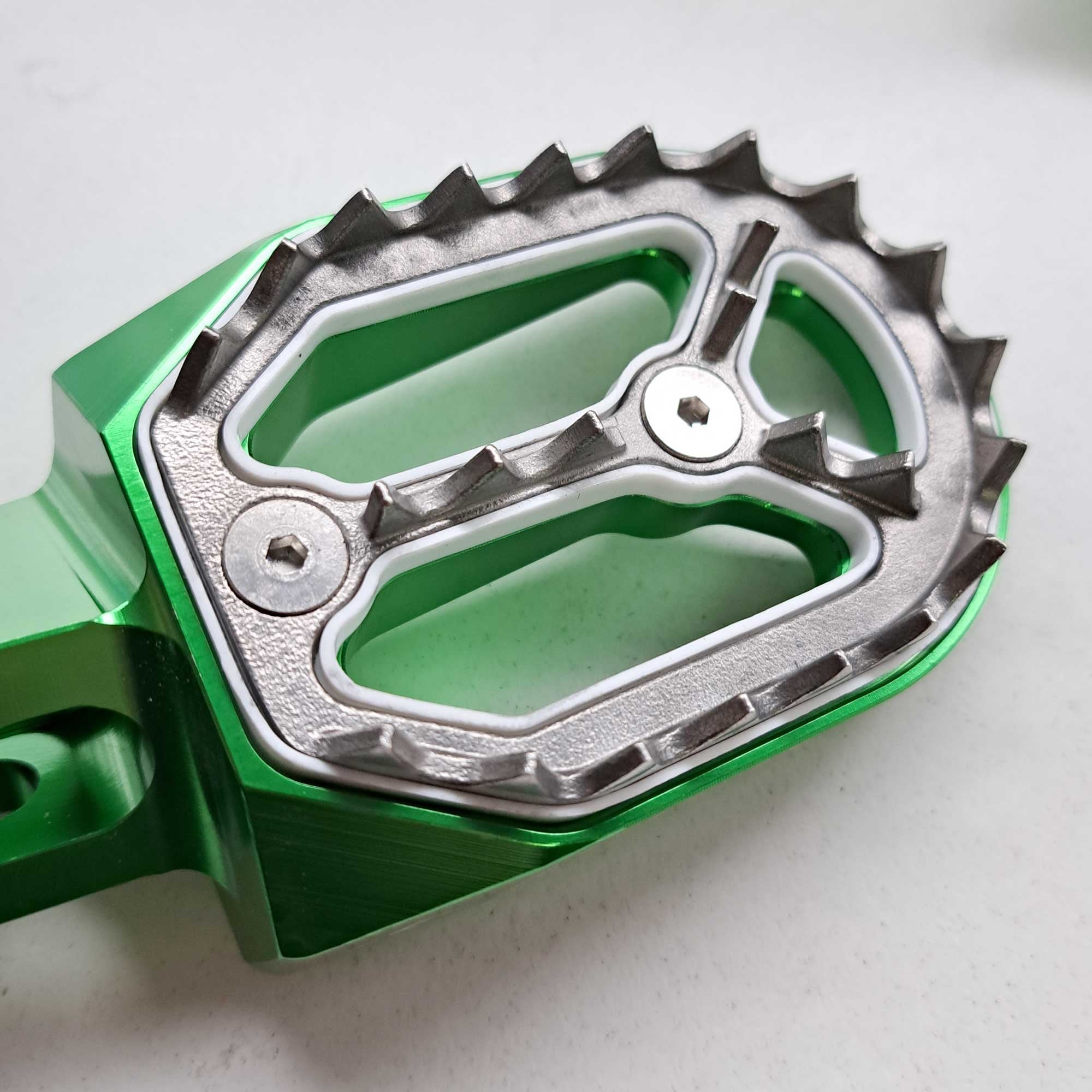 Apico - Foot Pegs - Pro-Bite - KXF250 06-26, KXF450 07-26, KXF250/450XC 21-26 - Green