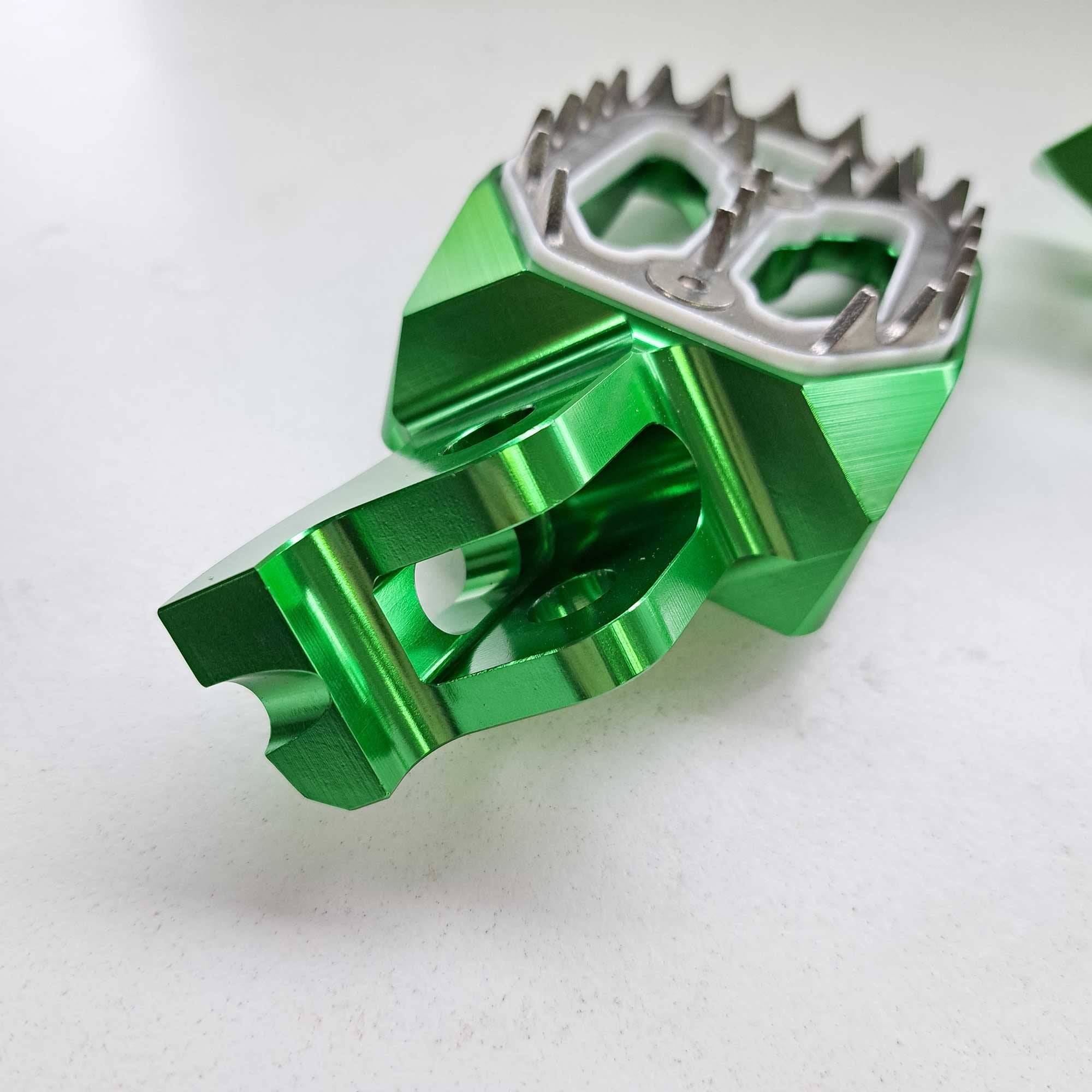 Apico - Foot Pegs - Pro-Bite - KXF250 06-26, KXF450 07-26, KXF250/450XC 21-26 - Green