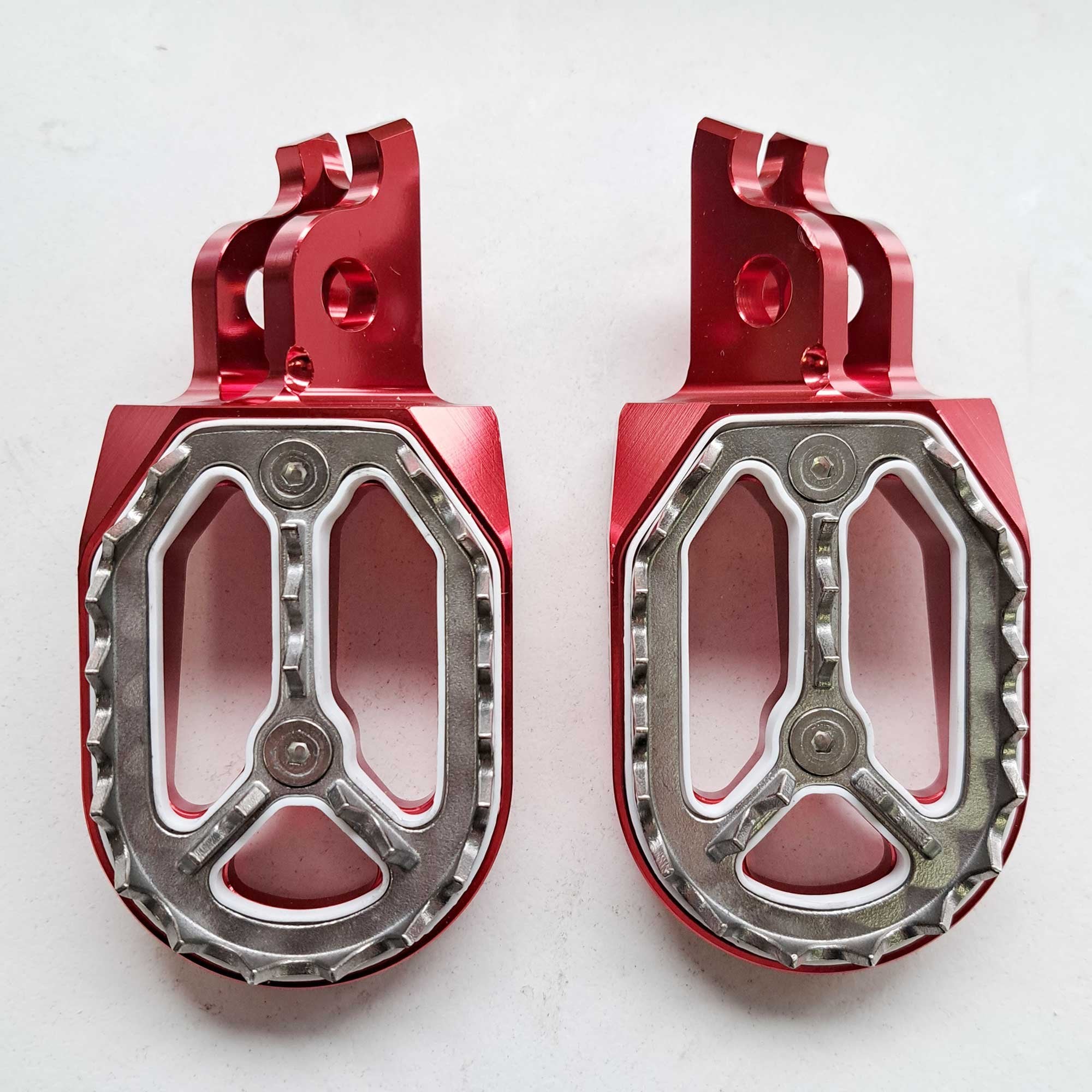 Apico - Foot Pegs - Pro-Bite - CRF150 07-26, CR125/250 02-07, CRF250 R/X/RX/L 04-26, CRF450 02-26 R/X/RX/L, CRF250L 13-21, CRF300L 21-26, CRF1000L 18-26