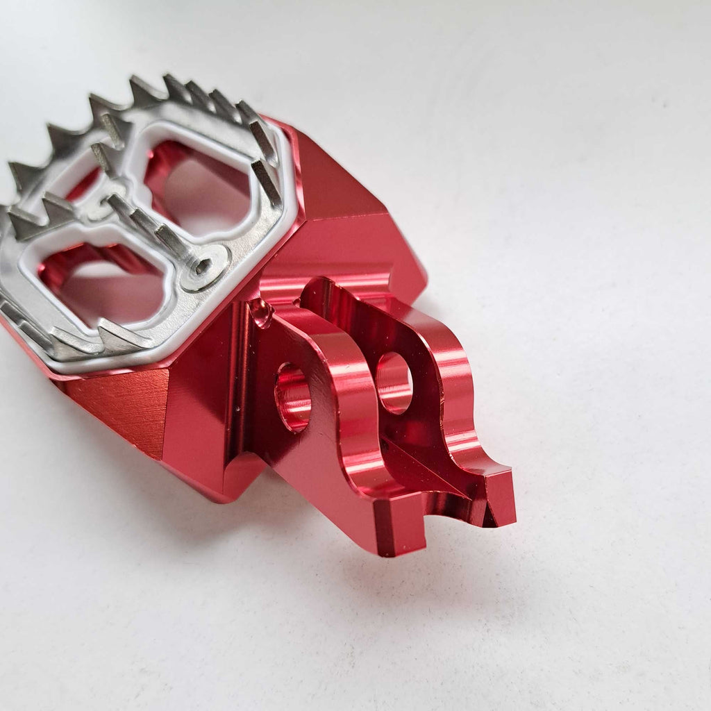 Apico - Foot Pegs - Pro-Bite - CRF150 07-26, CR125/250 02-07, CRF250 R/X/RX/L 04-26, CRF450 02-26 R/X/RX/L, CRF250L 13-21, CRF300L 21-26, CRF1000L 18-26