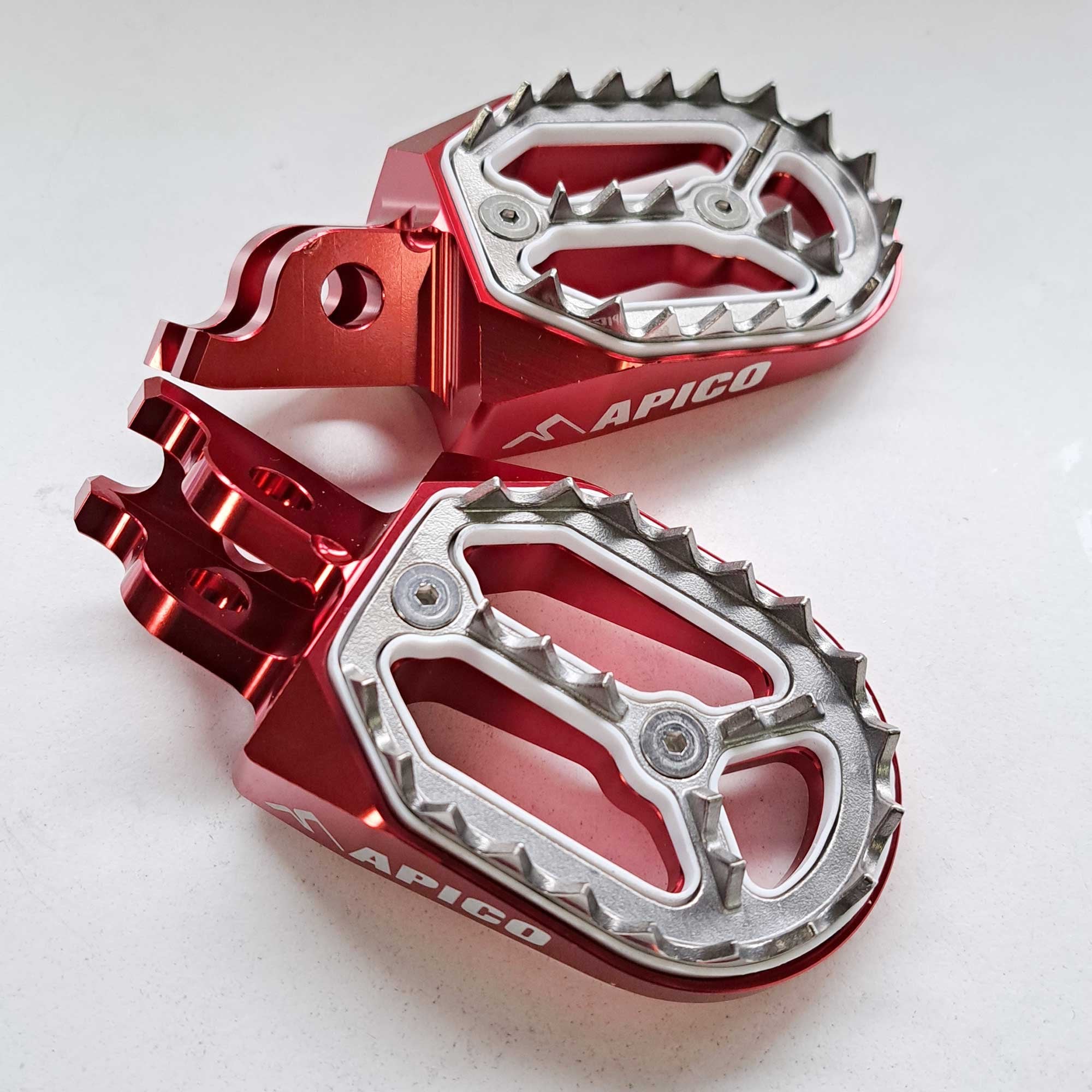 Apico - Foot Pegs - Pro-Bite - CRF150 07-26, CR125/250 02-07, CRF250 R/X/RX/L 04-26, CRF450 02-26 R/X/RX/L, CRF250L 13-21, CRF300L 21-26, CRF1000L 18-26