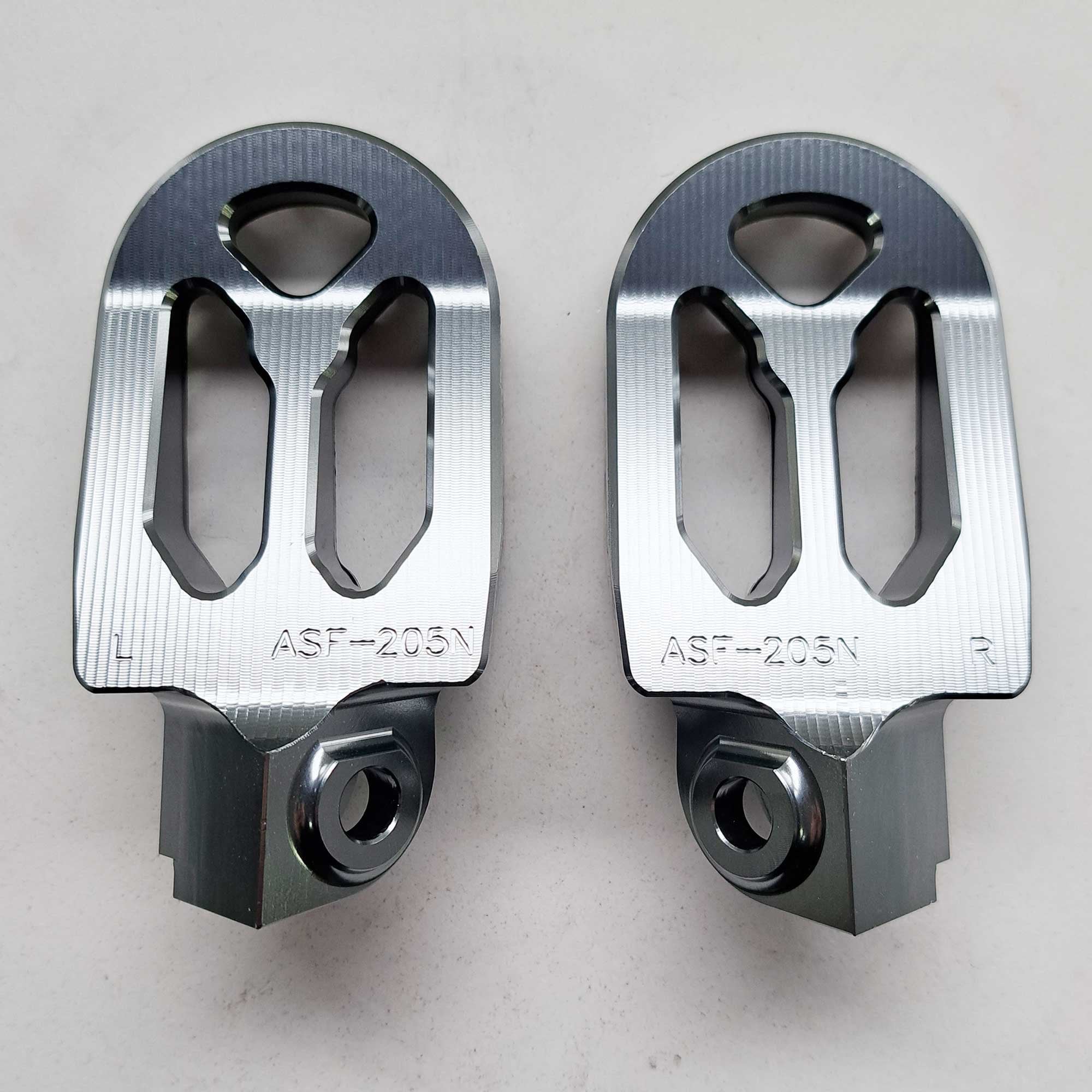 Apico - Foot Pegs - Pro-Bite - KTM SX50 14-23, SX65 11–23, SX85 03-17, SX125/150 98-15, SX250 00-16, SXF250-450 06-15, EXC/EXCF 98-16, Husqvarna TC50/65 17-23, TC85 14-17, TC/FC 125-450 14-15, TC250 14-16, TE/FE 14-16, Gas Gas MC50/65 21-23, Husa/Beta/She