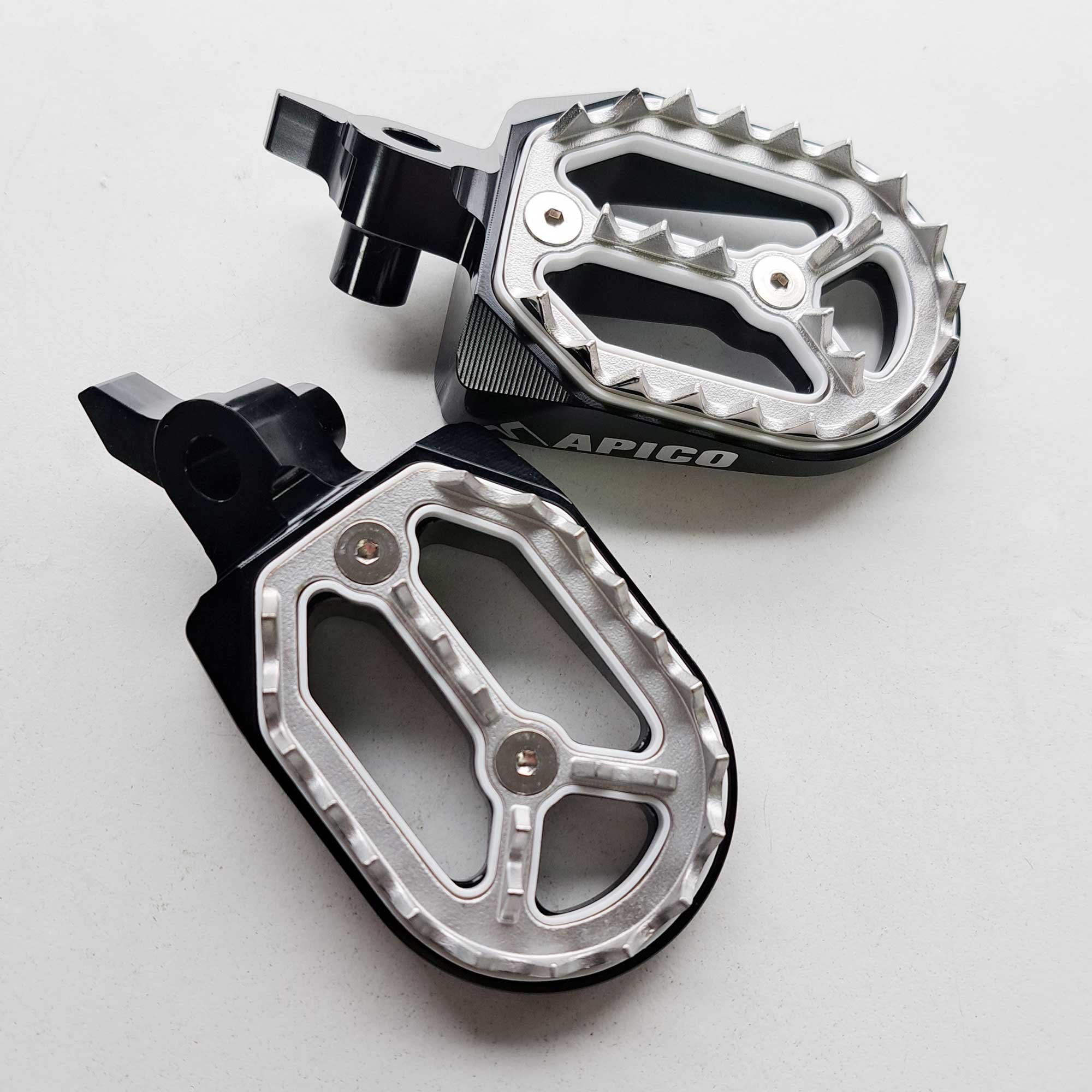 Apico - Foot Pegs - Pro-Bite - YZF250 24-26. YZF450 23-26, WRF250 25-26, WRF450 24-26, YZF250X 25-26, YZF450X 24-26