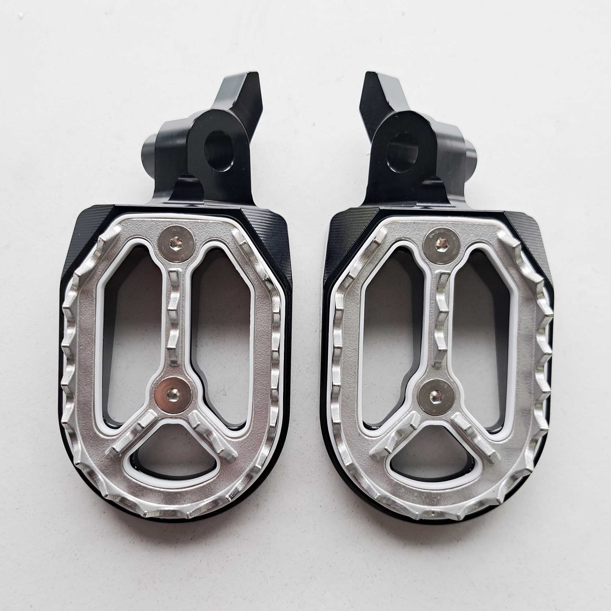 Apico - Foot Pegs - Pro-Bite - YZF250 24-26. YZF450 23-26, WRF250 25-26, WRF450 24-26, YZF250X 25-26, YZF450X 24-26