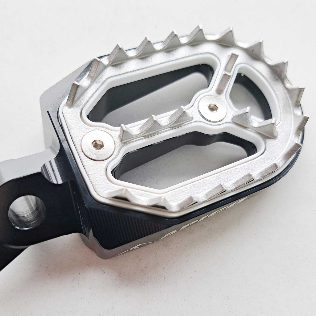 Apico - Foot Pegs - Pro-Bite - YZF250 24-26. YZF450 23-26, WRF250 25-26, WRF450 24-26, YZF250X 25-26, YZF450X 24-26