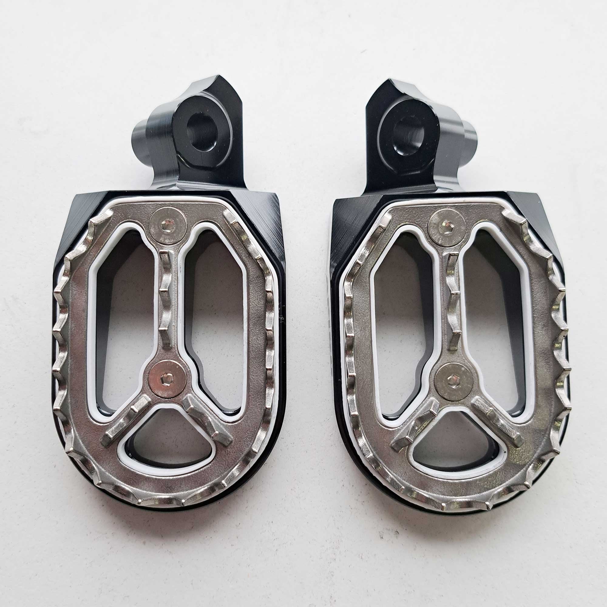 Apico - Foot Pegs - Pro-Bite - RMZ250 10-26, RMZ450 10 & 12-26 - Black