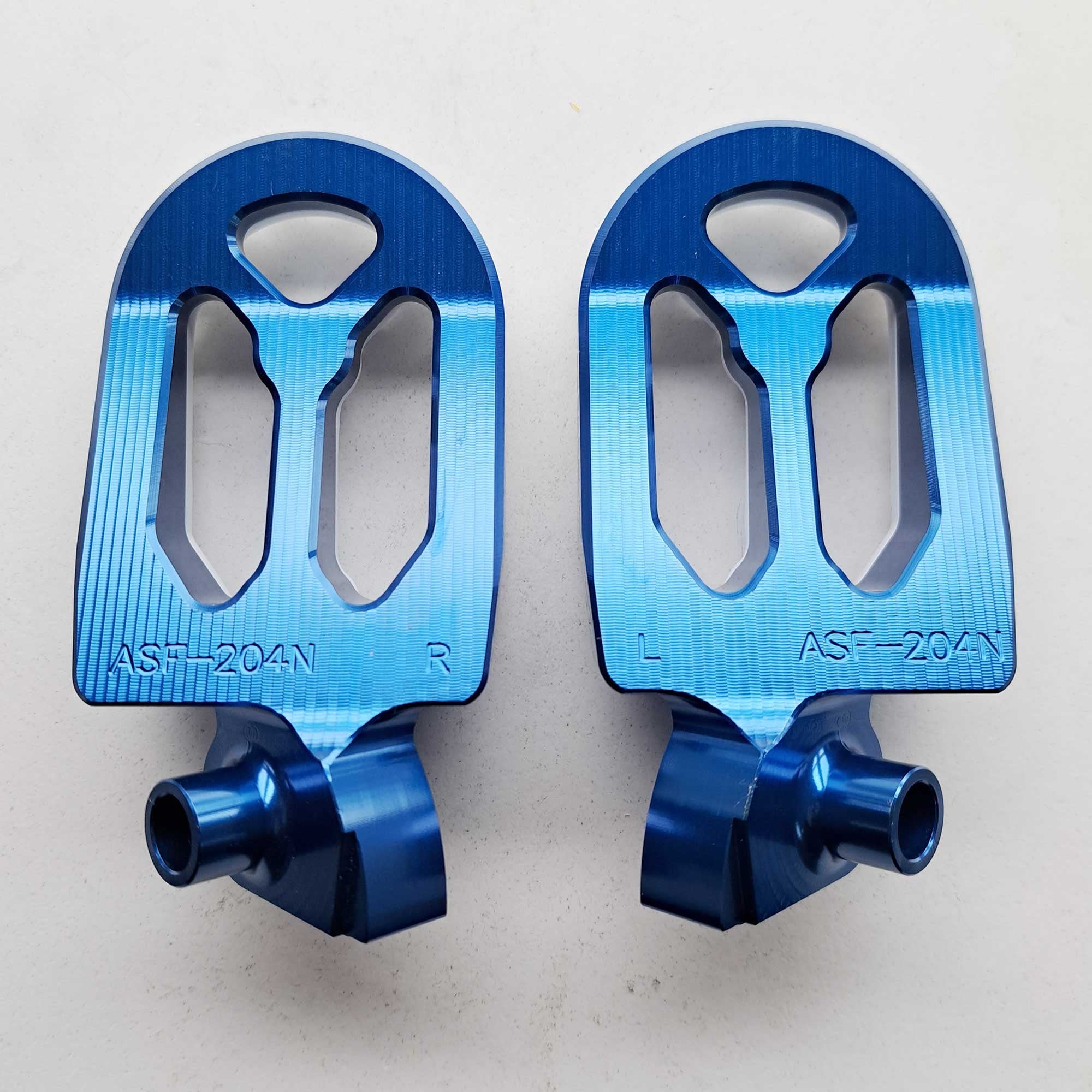 Apico - Foot Pegs - Pro-Bite - YZ65 18-26, YZ85 98-26, YZ125/250 99-26, YZF250 01-23, YZF450 03-22, WRF250 01-24, WRF450 03-23, YZF/WRF400/426 98-02