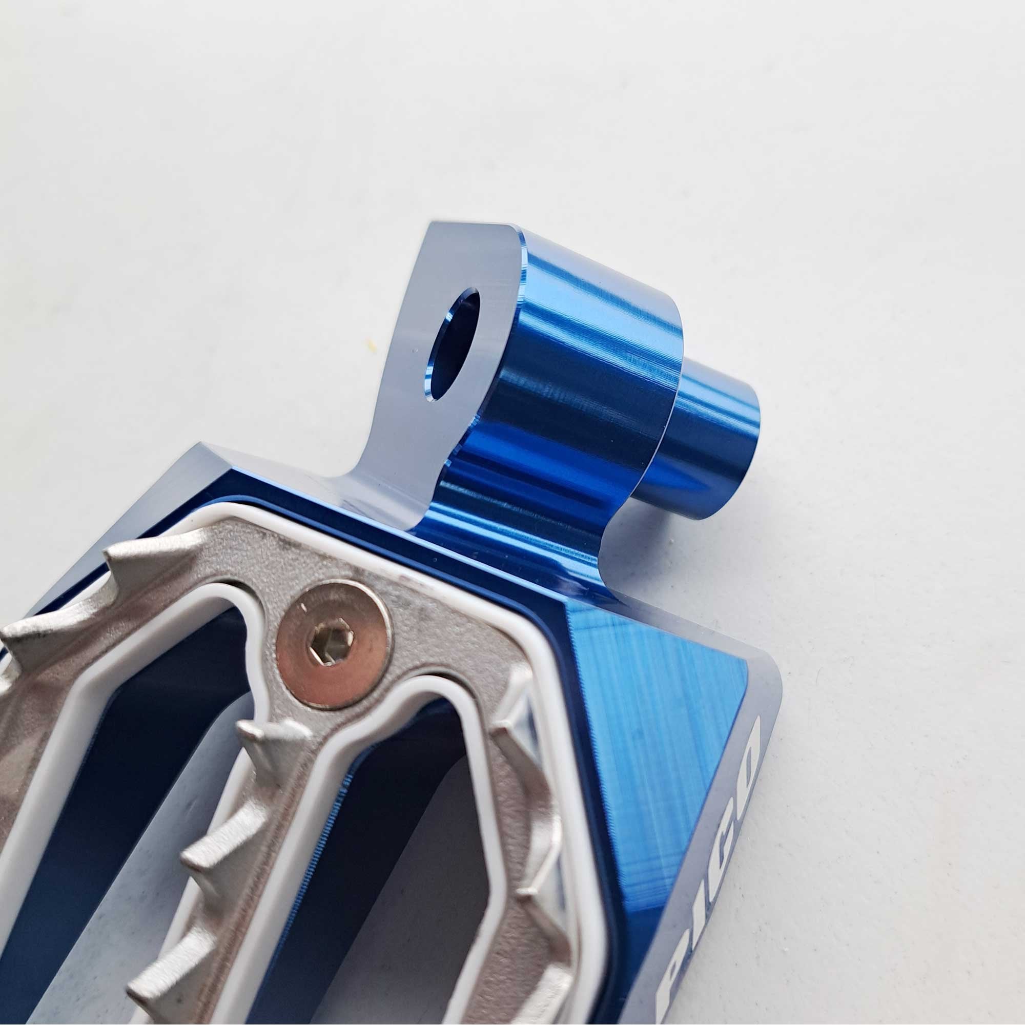 Apico - Foot Pegs - Pro-Bite - YZ65 18-26, YZ85 98-26, YZ125/250 99-26, YZF250 01-23, YZF450 03-22, WRF250 01-24, WRF450 03-23, YZF/WRF400/426 98-02