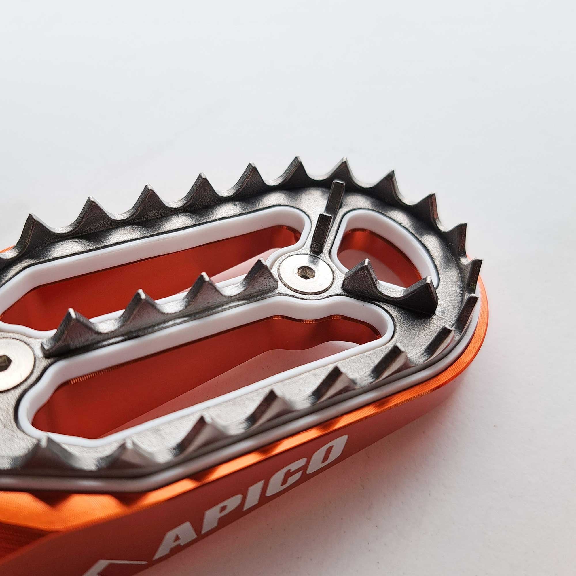 Apico - Foot Pegs - Pro-Bite - KTM SX/SXF 125-450 23-27, EXC/EXCF 125-450 24-27, Husqvarna TC/FC 125-450 23-27, TE/FE 125-450 24-27, TX300 23-27, FX350/450 23-27, Gas Gas 125-500 24-27, MCF250/450 FACTORY 23-27