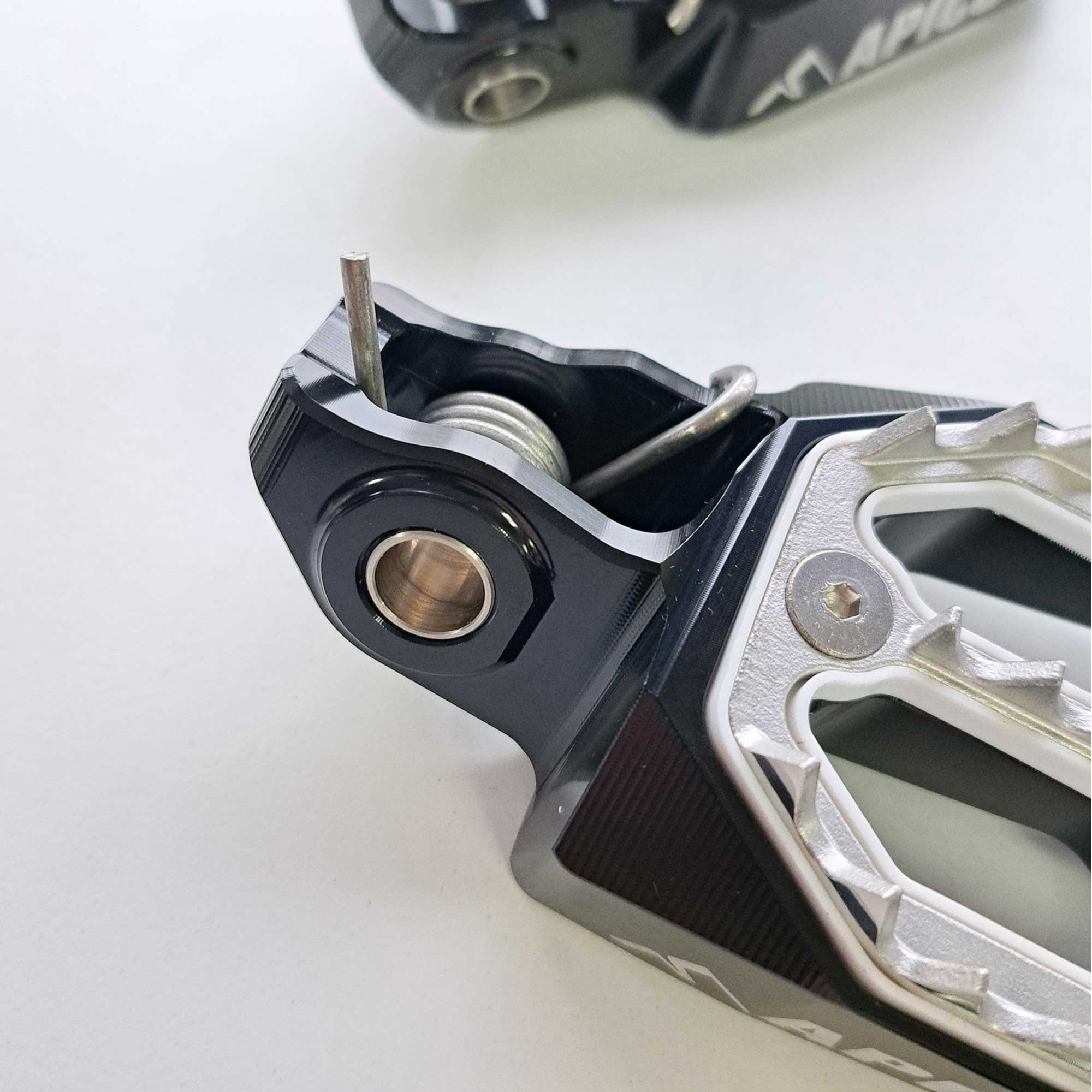 Apico - Foot Pegs - Pro-Bite - STARK Varg 23-26
