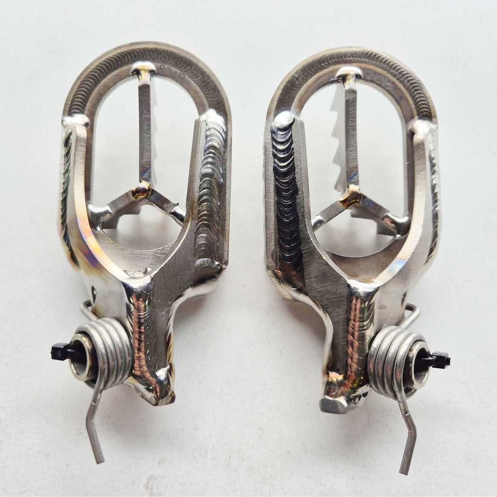 Apico - Foot Pegs - Titanium - OPEN - YZ65 18-26, YZ85 98-26, YZ125/250 99-26, YZF250 01-23, YZF450 03-22, WRF250 01-24, WRF450 03-23, YZF/WRF400/426 98-02