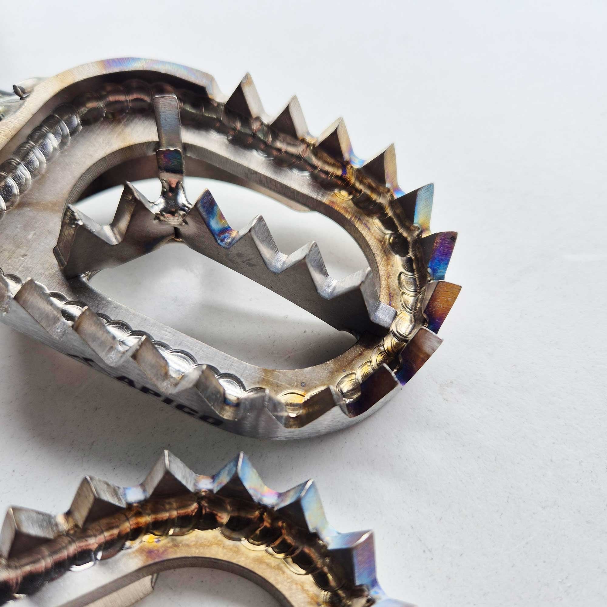 Apico - Foot Pegs - Titanium - OPEN - YZ65 18-26, YZ85 98-26, YZ125/250 99-26, YZF250 01-23, YZF450 03-22, WRF250 01-24, WRF450 03-23, YZF/WRF400/426 98-02
