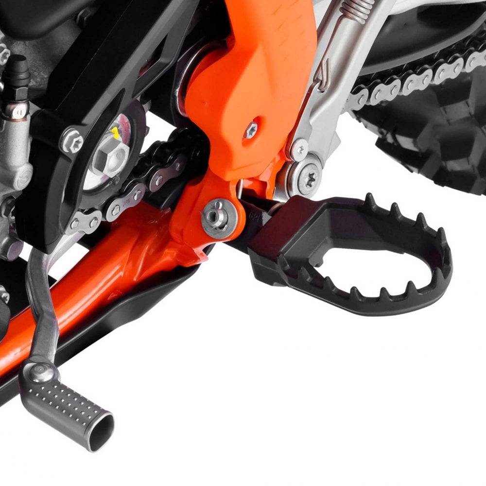 Zeta - Foot Pegs - MAX - KTM SX/SXF 125-450 23-26, EXC/EXCF 125-450 24-26, Husqvarna TC/FC 125-450 23-26, TE/FE 125-450 24-26, TX300 23-26, FX350/450 23-26, Gas Gas 125-500 24-26, MCF250/450 FACTORY 23-26