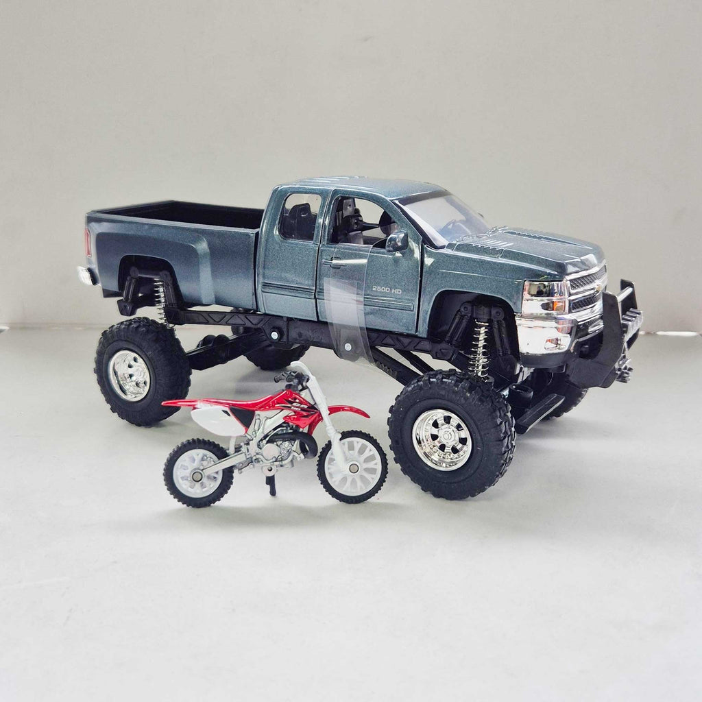 New Ray Toys - 1:32 - Truck - Chevrolet Pick-Up w/CR250