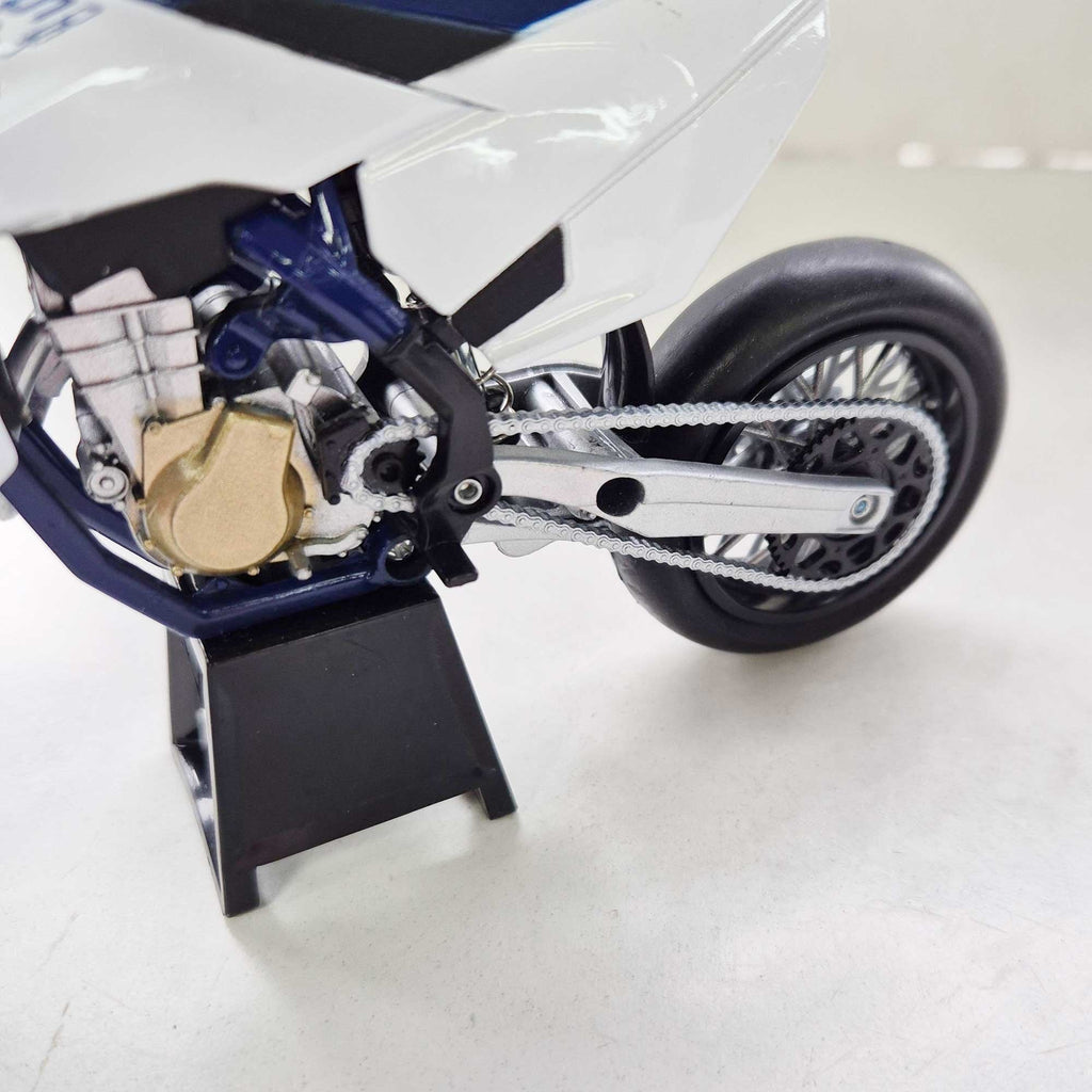 New Ray Toys - 1:12 - Husqvarna - FS450 19-23 - Supermoto