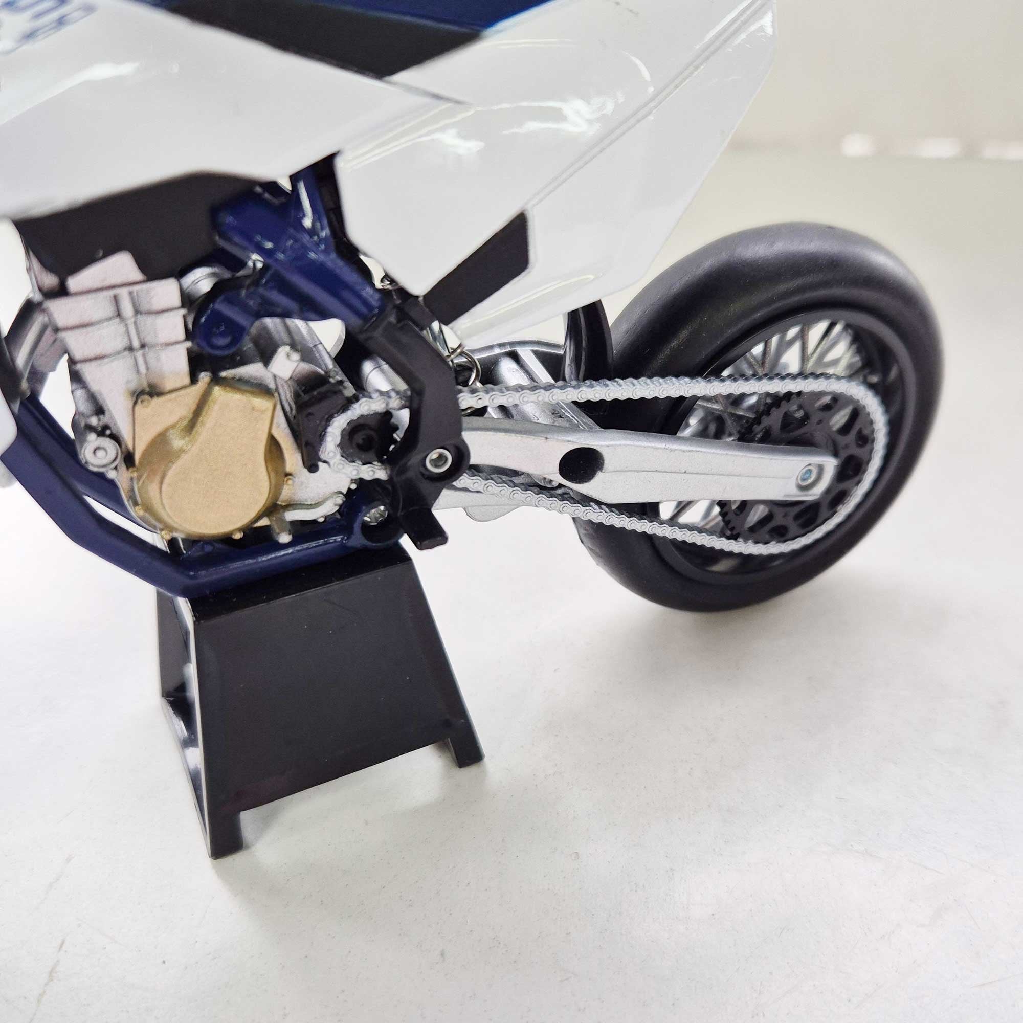 New Ray Toys - 1:12 - Husqvarna - FS450 19-23 - Supermoto