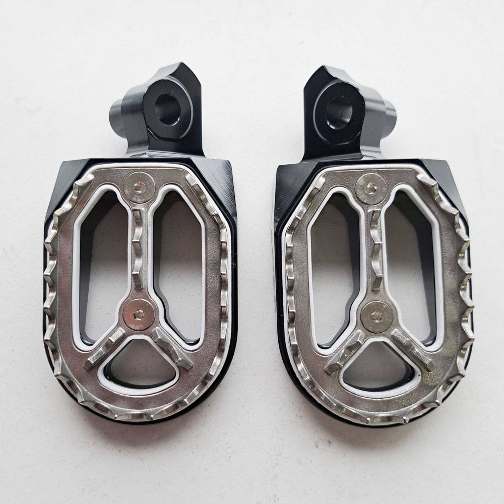 Apico - Foot Pegs - Pro-Bite - RMZ250 10-26, RMZ450 10 & 12-26 - Black