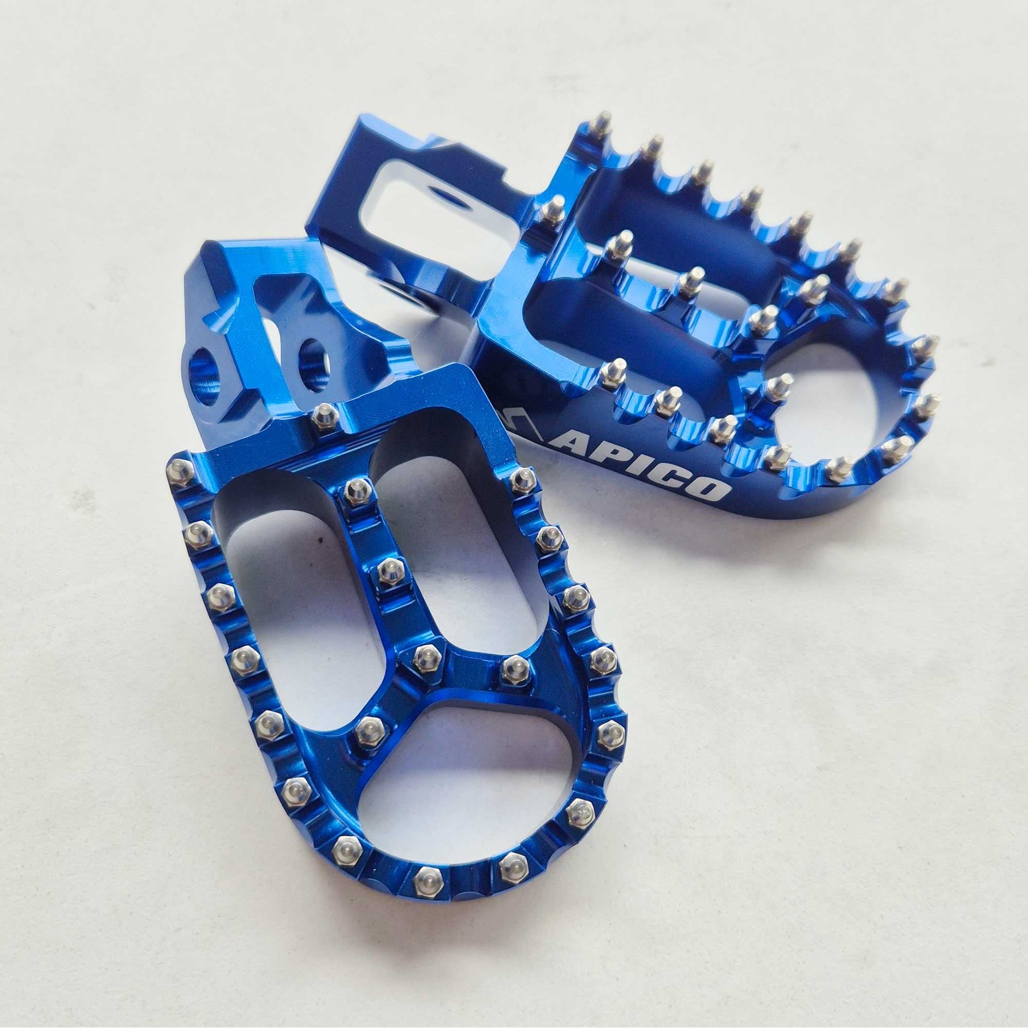 Apico - Foot Pegs - X-Treme - KTM SX85 18-24, SX125/150 16-22, SX250 17-22, SXF250-450 16-22, EXC/EXCF250-500 17-23, Husqvarna TC85 18-24 TC125 16-22, TC250 17-22, FC250-450 16-22, TE/FE 150-501 17-23, Gas Gas MC/MCF/EC/ECF/EX/EXF 85-450 21-23