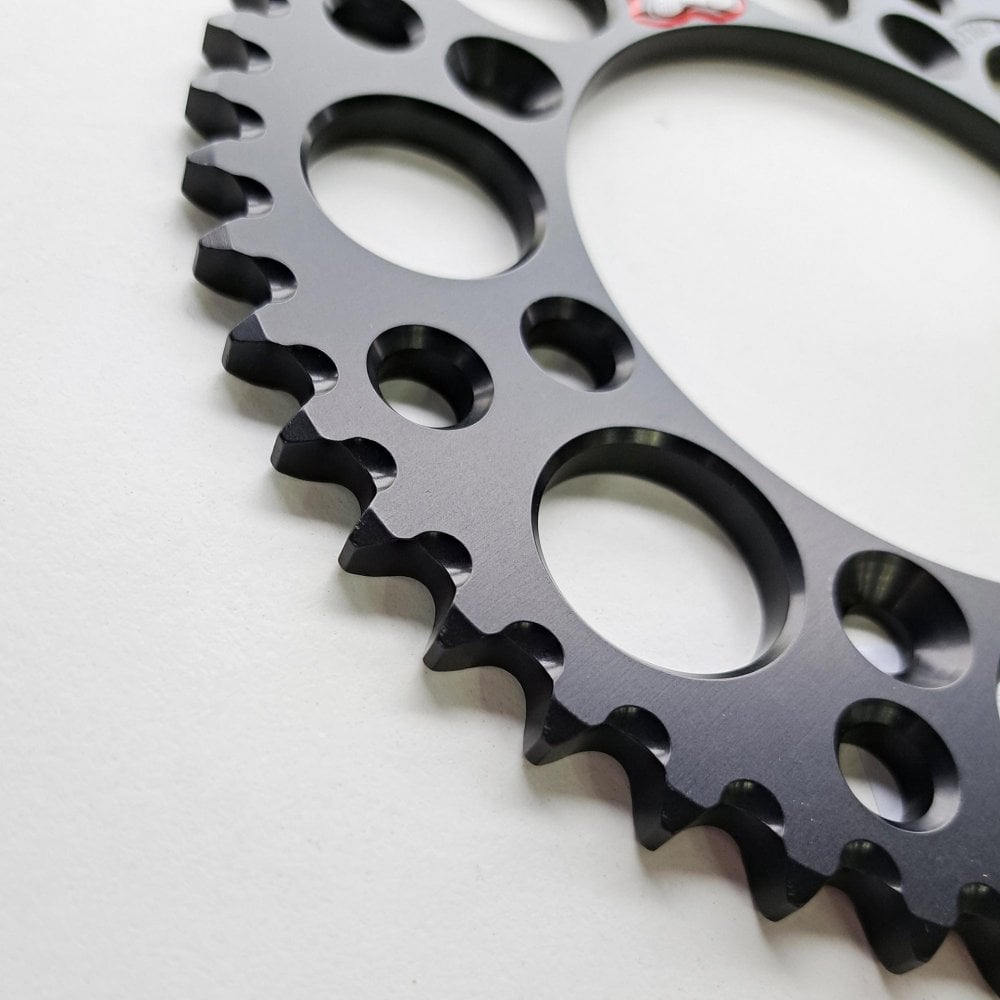 Renthal Rear Sprocket UltraLight 121U-428 - YZ80 93-00, YZ85 01-26, RM80 82-01, RM85 02-26