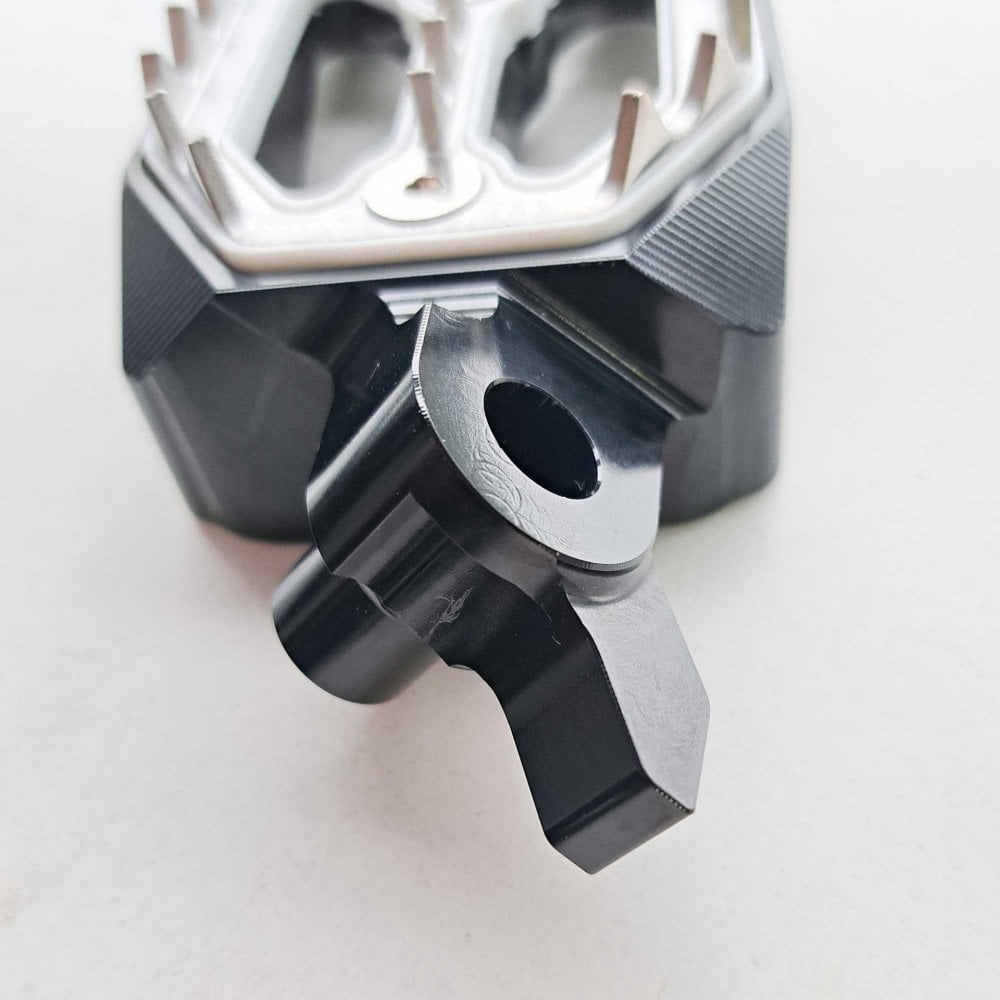 Apico - Foot Pegs - Pro-Bite - YZF250 24-26. YZF450 23-26, WRF250 25-26, WRF450 24-26, YZF250X 25-26, YZF450X 24-26