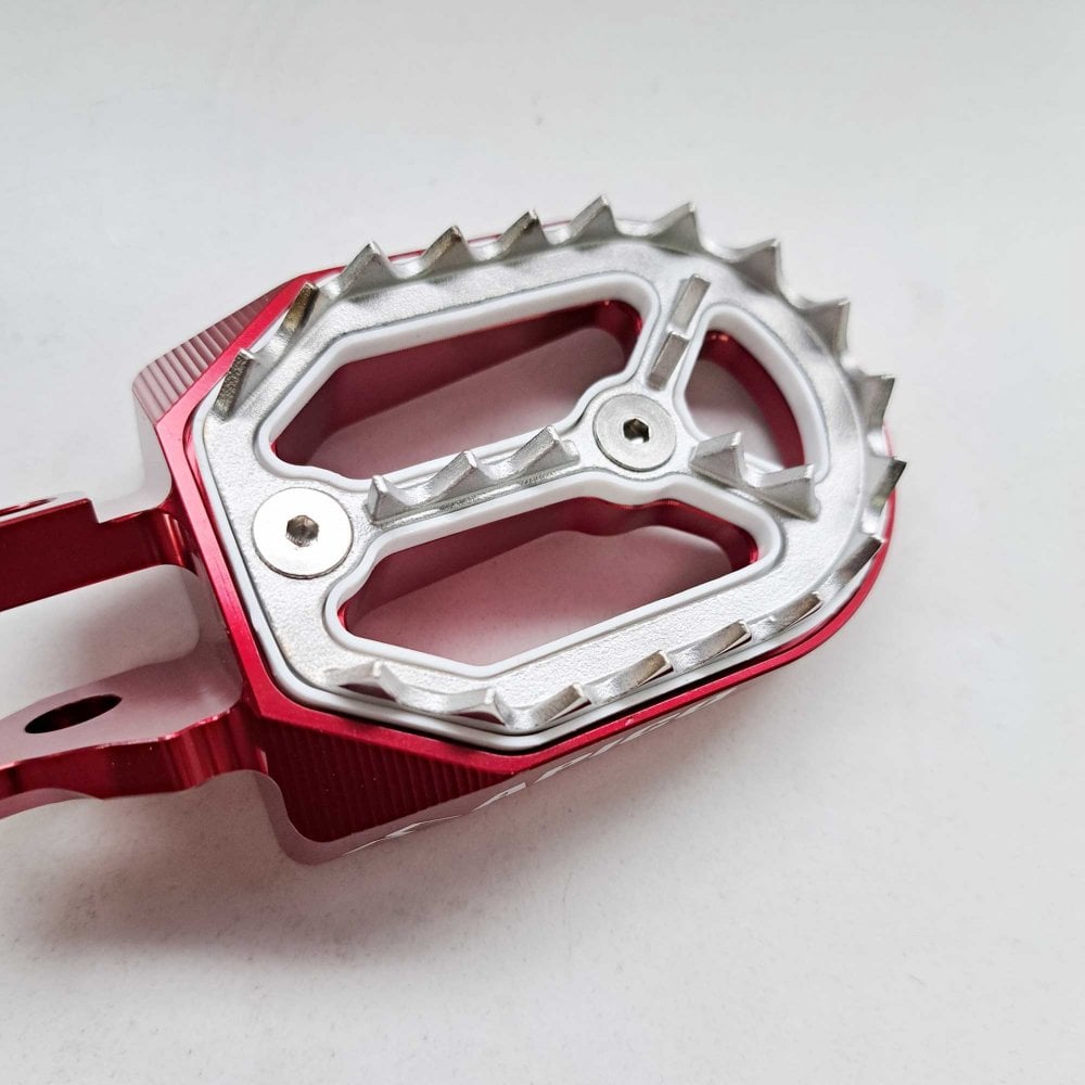 Apico - Foot Pegs - Pro-Bite - KTM SX85 18-24, SX125/150 16-22, SX250 17-22, SXF250-450 16-22, EXC/EXCF250-500 17-23, Husqvarna TC85 18-24 TC125 16-22, TC250 17-22, FC250-450 16-22, TE/FE 150-501 17-23, Gas Gas MC/MCF/EC/ECF/EX/EXF 85-450 21-23