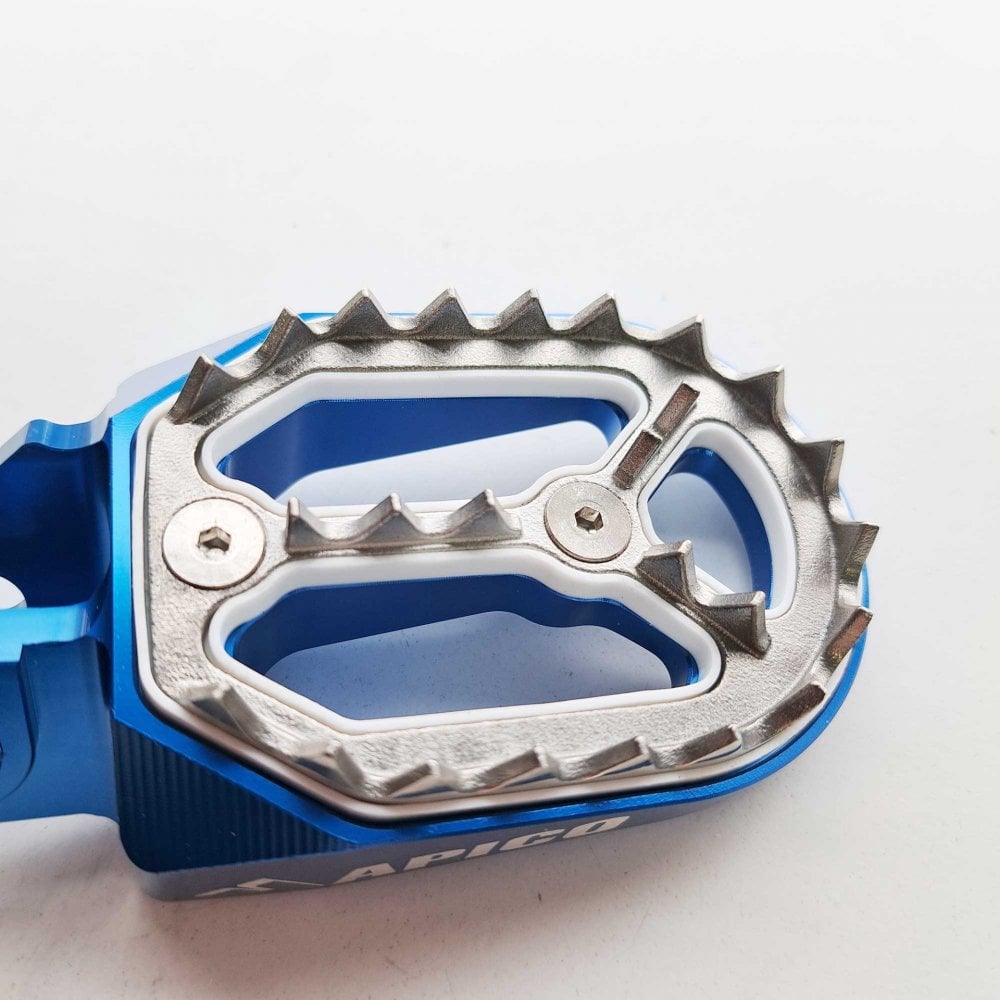 Apico - Foot Pegs - Pro-Bite - KTM SX85 18-24, SX125/150 16-22, SX250 17-22, SXF250-450 16-22, EXC/EXCF250-500 17-23, Husqvarna TC85 18-24 TC125 16-22, TC250 17-22, FC250-450 16-22, TE/FE 150-501 17-23, Gas Gas MC/MCF/EC/ECF/EX/EXF 85-450 21-23
