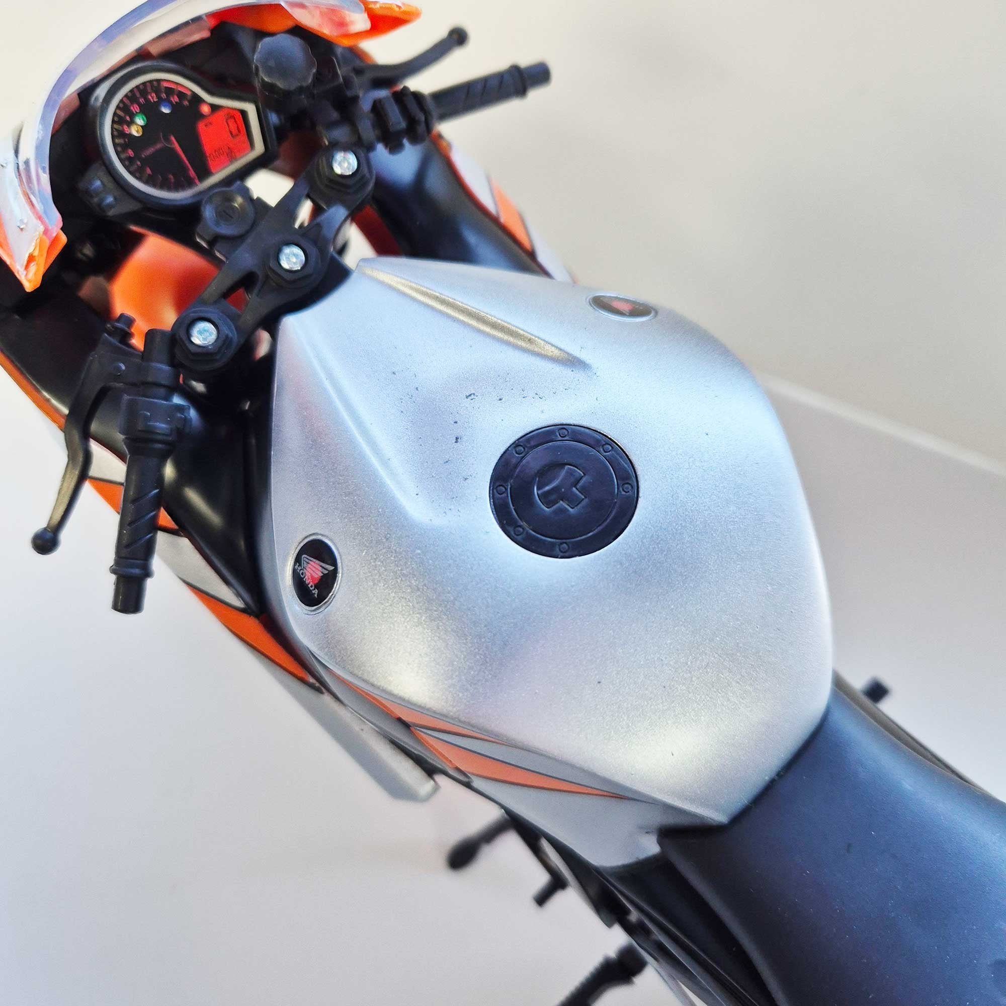 New Ray Toys - 1:6 - Honda - CBR1000 Silver/Orange